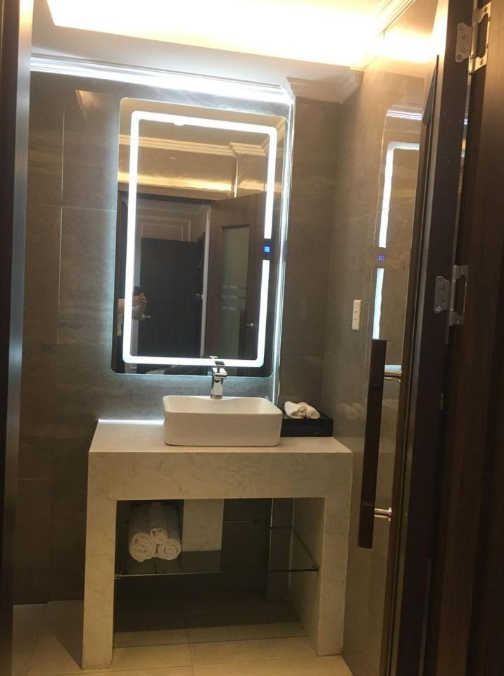 Holiday Hotel Hai Phong Bagian luar foto